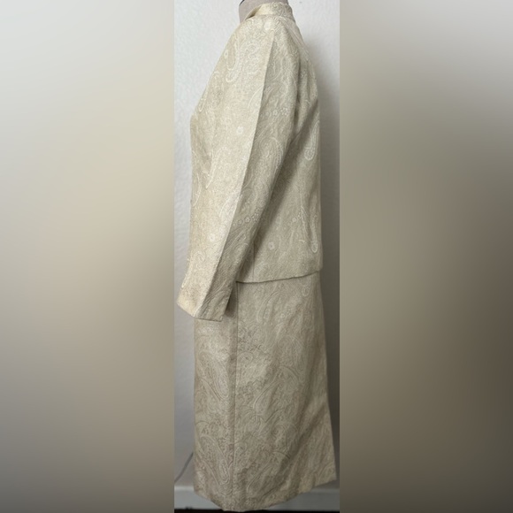 Kasper Cream Paisley Women's Skirt Set - Picture 6 of 15